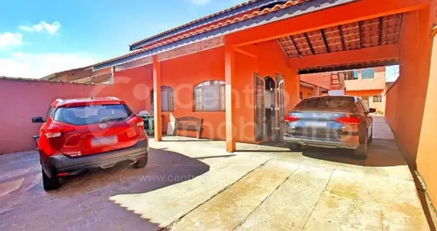 Casa à venda com piscina e 3 quartos em peruíbe, no bairro maria h novaes