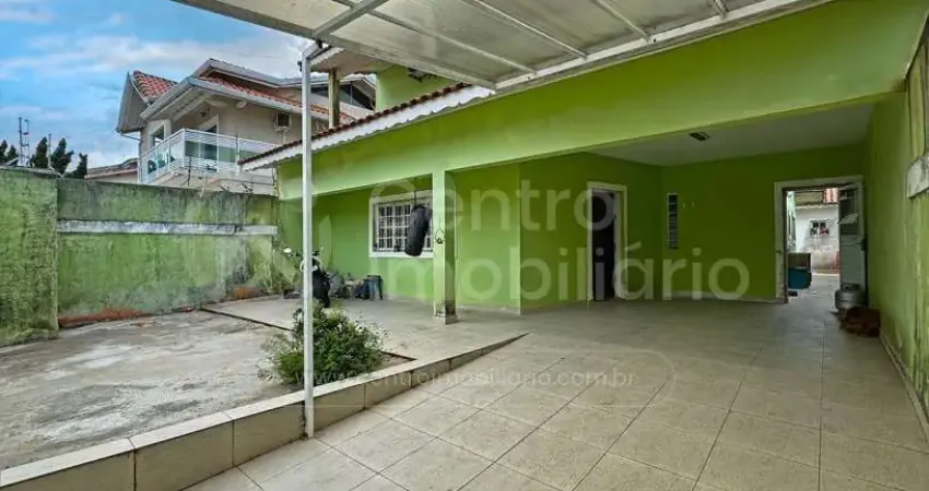 CASA à venda com 3 quartos em Peruíbe, no bairro Jardim Icaraiba