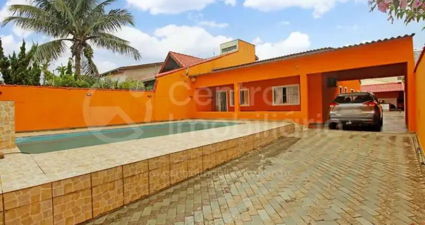 Casa à venda com piscina e 3 quartos em peruíbe, no bairro maria h novaes