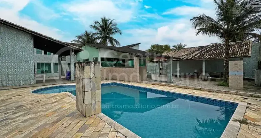 CASA à venda com piscina e 10 quartos em Peruíbe, no bairro Estancia Balnearia Convento Velho