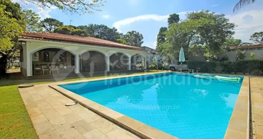 CASA à venda com piscina e 3 quartos em Peruíbe, no bairro Centro