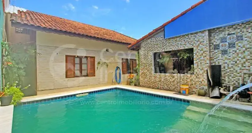 CASA à venda com piscina e 4 quartos em Peruíbe, no bairro Jardim Marcia