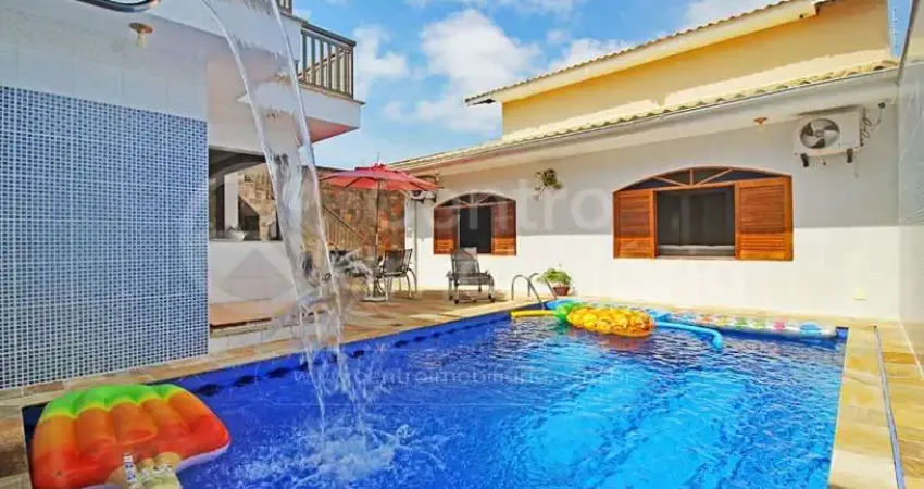 Casa à venda com piscina e 4 quartos em peruíbe, no bairro stella maris