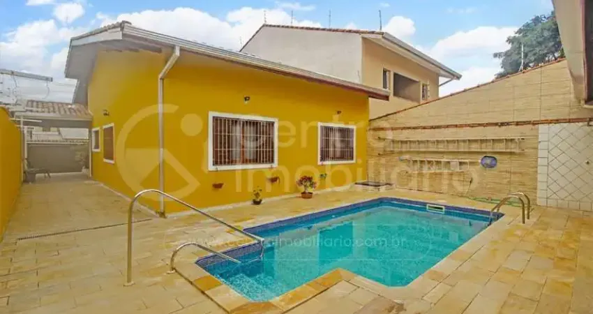CASA à venda com piscina e 3 quartos em Peruíbe, no bairro Balneario Barra de Jangada