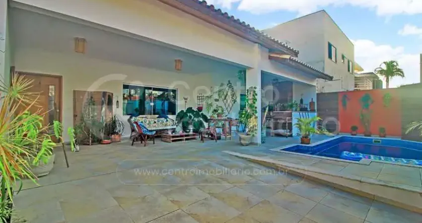 Casa à venda com piscina e 3 quartos em peruíbe, no bairro balneario florida