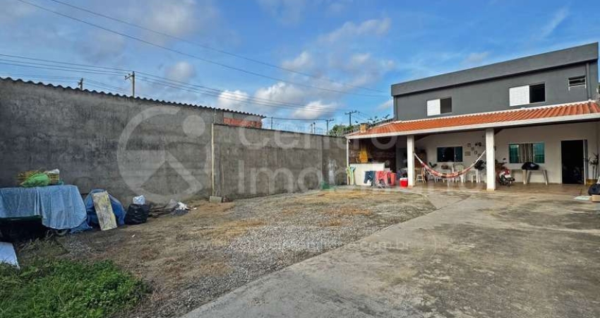 CASA à venda com 4 quartos em Peruíbe, no bairro Cidade Balneária Nova Peruíbe