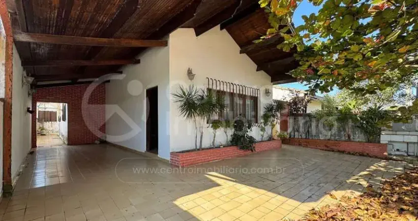 CASA à venda com 3 quartos em Peruíbe, no bairro Balneario Continental