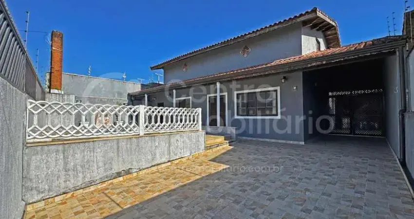 CASA à venda com piscina e 3 quartos em Peruíbe, no bairro Balneario Florida