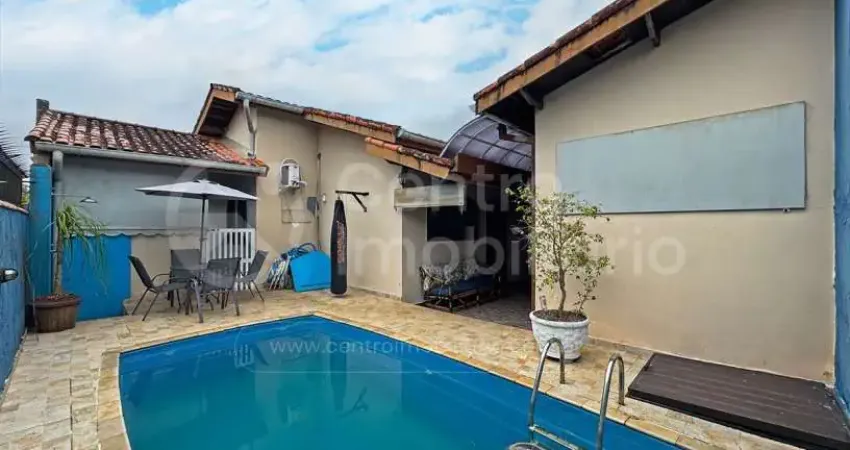 Casa à venda com piscina e 2 quartos em peruíbe, no bairro jardim mar e sol