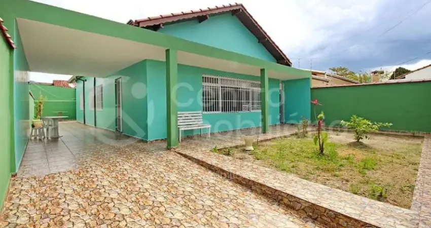 CASA à venda com 3 quartos em Peruíbe, no bairro Balneario Sao Joao Batista