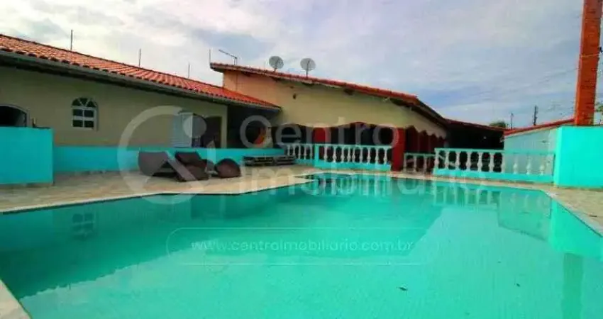 Casa à venda com piscina e 2 quartos em peruíbe, no bairro cidade balneária nova peruíbe