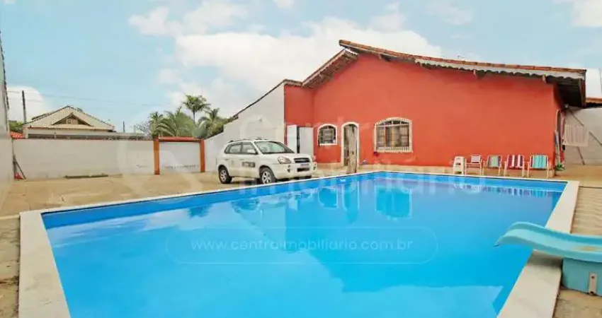 Casa à venda com piscina e 3 quartos em peruíbe, no bairro jardim star