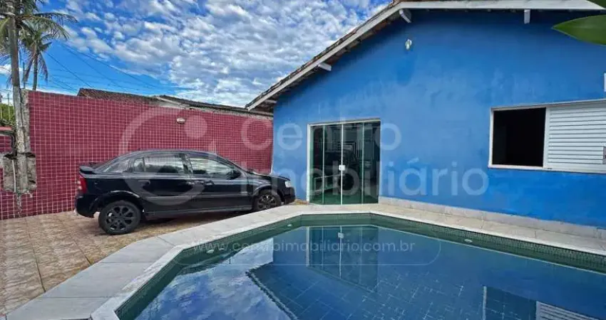 CASA à venda com piscina e 2 quartos em Peruíbe, no bairro Centro