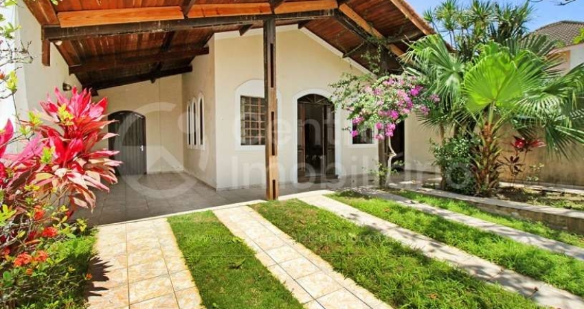 CASA à venda com 3 quartos em Peruíbe, no bairro Balneario Sambura