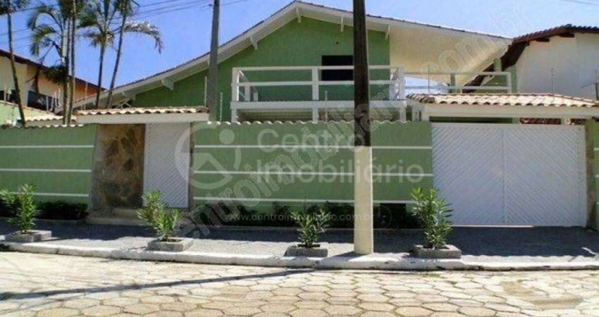 CASA à venda com piscina e 5 quartos em Peruíbe, no bairro Stella Maris