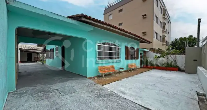 CASA à venda com piscina e 2 quartos em Peruíbe, no bairro Jardim Ribamar