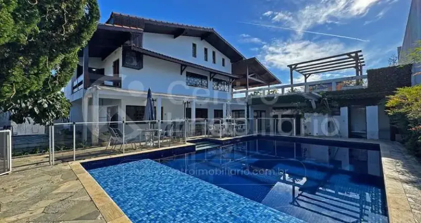 Casa à venda com piscina e 5 quartos em peruíbe, no bairro jardim três marias