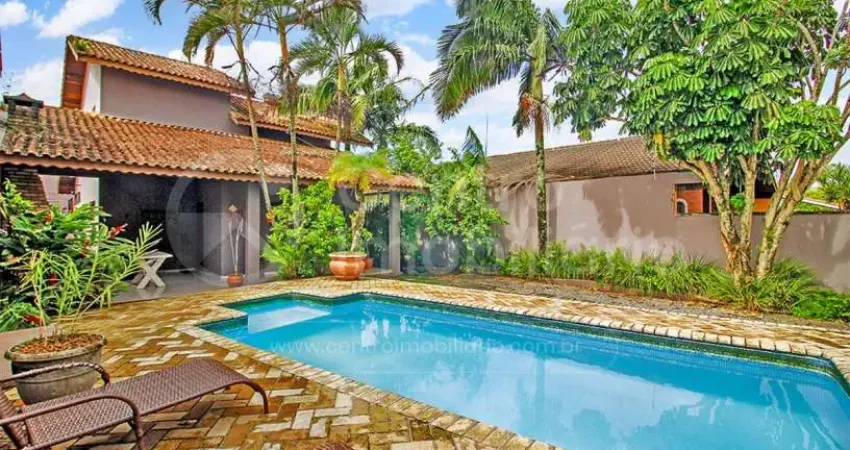 CASA à venda com piscina e 4 quartos em Peruíbe, no bairro Estancia Balnearia Convento Velho