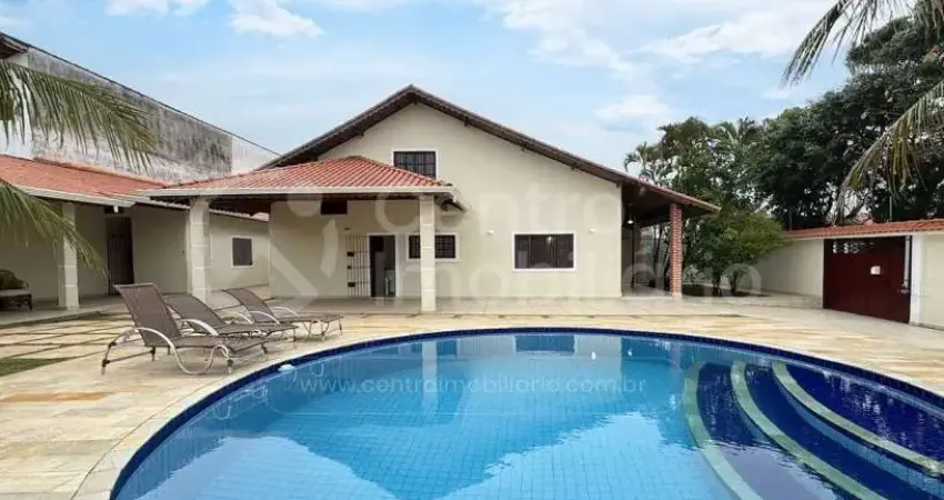 Casa à venda com piscina e 3 quartos em peruíbe, no bairro cidade nova peruíbe