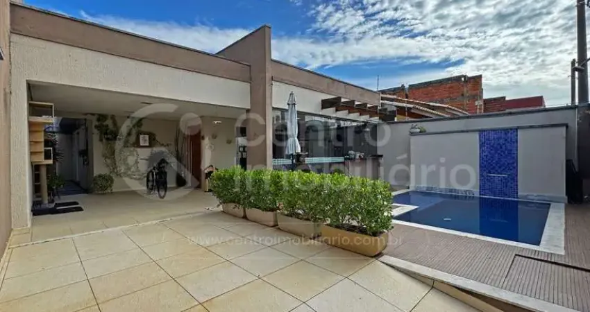 Casa à venda com piscina e 3 quartos em peruíbe, no bairro estancia sao jose