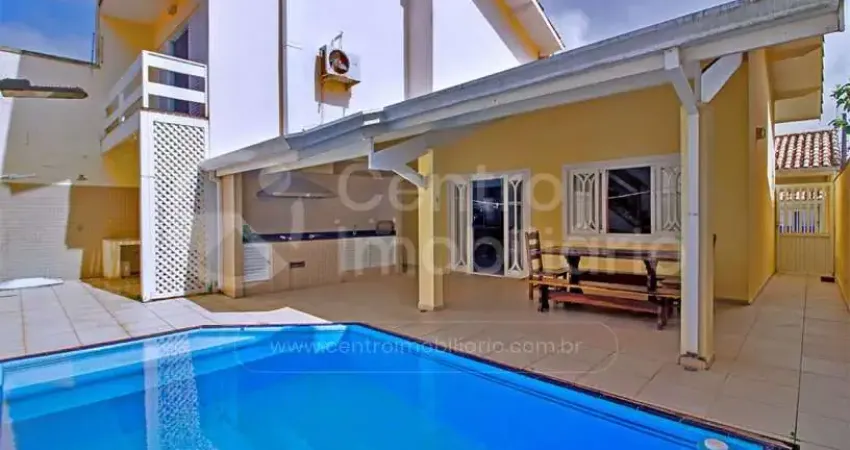 CASA à venda com piscina e 4 quartos em Peruíbe, no bairro Balneario Arpoador