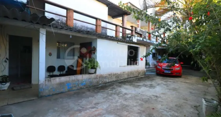 CASA à venda com 2 quartos em Peruíbe, no bairro Jardim Brasil