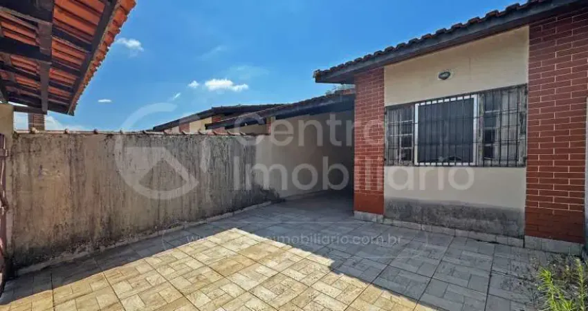 CASA à venda com 2 quartos em Peruíbe, no bairro Balneario Arpoador