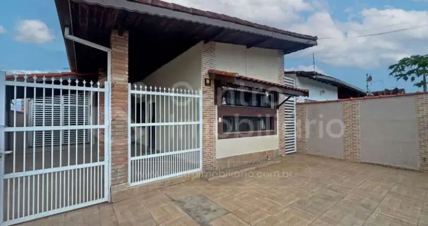 CASA à venda com 2 quartos em Peruíbe, no bairro Jardim Ribamar