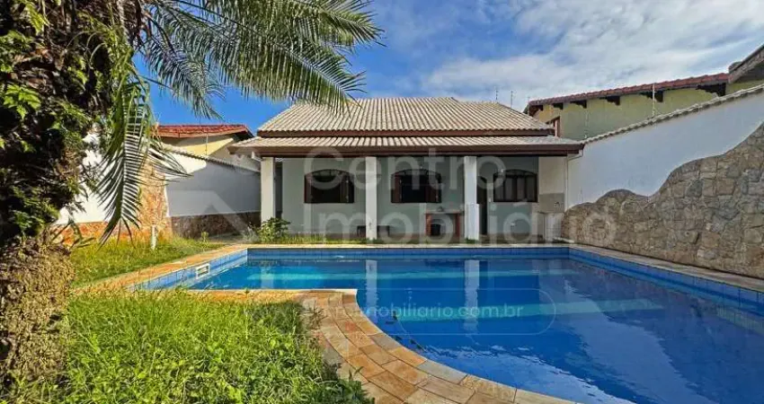 CASA à venda com piscina e 4 quartos em Peruíbe, no bairro Estancia Balnearia Convento Velho