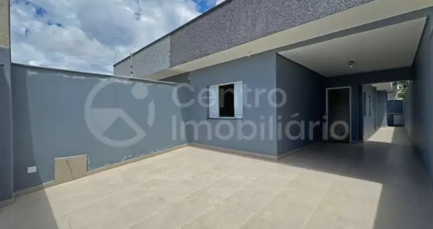 Casa à venda com piscina e 3 quartos em peruíbe, no bairro flora rica