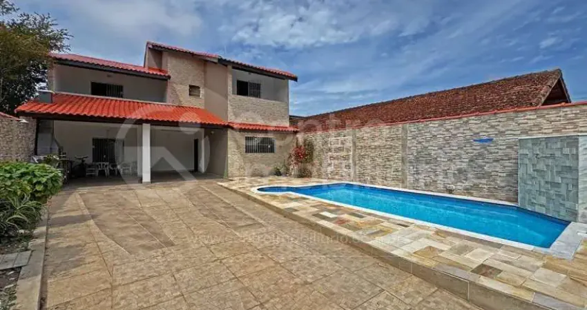 Casa à venda com piscina e 3 quartos em peruíbe, no bairro jardim três marias