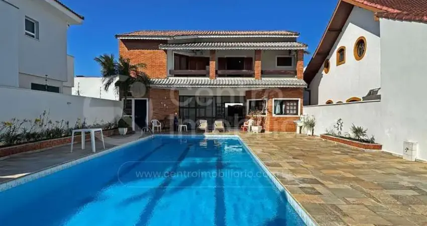 Casa à venda com piscina e 3 quartos em peruíbe, no bairro jardim imperador