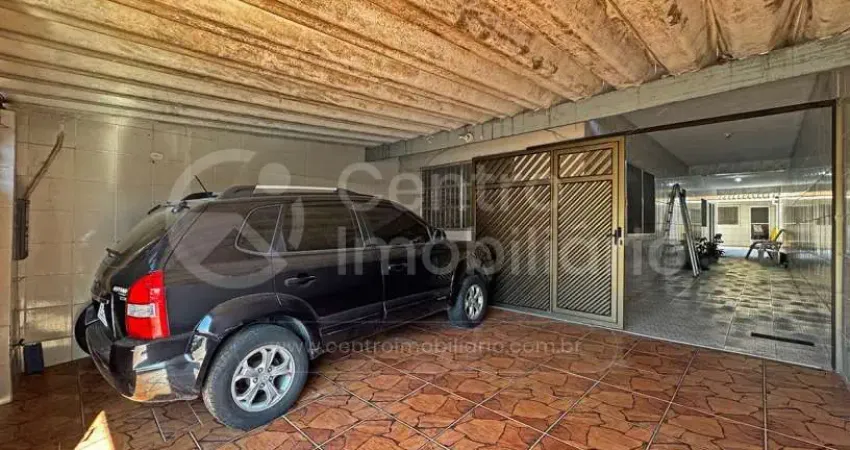 CASA à venda com 4 quartos em Peruíbe, no bairro Jardim Ribamar
