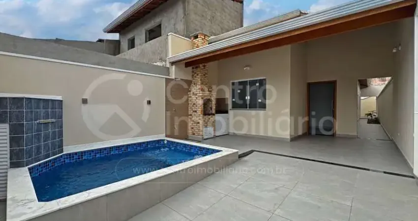 CASA à venda com piscina e 3 quartos em Peruíbe, no bairro Parque D Aville