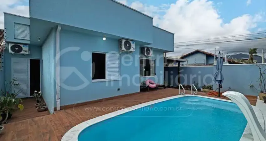 Casa à venda com piscina e 3 quartos em peruíbe, no bairro cidade nova peruíbe