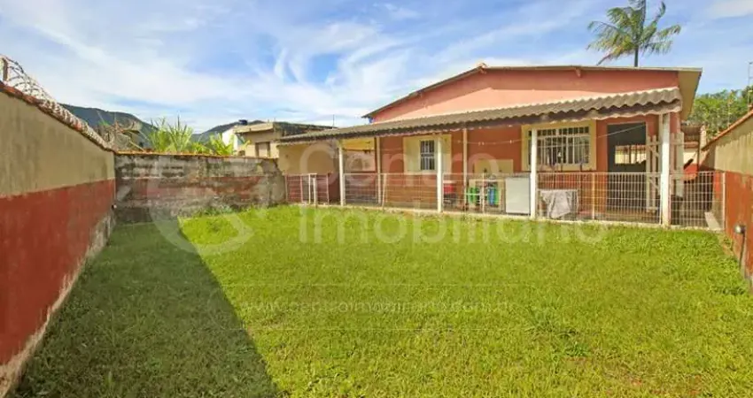 CASA à venda com 3 quartos em Peruíbe, no bairro Estancia dos Eucaliptos