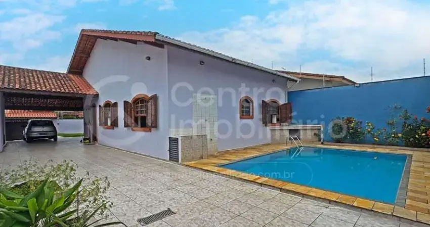 Casa à venda com piscina e 3 quartos em peruíbe, no bairro parque d aville