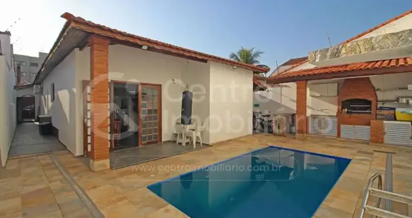 Casa à venda com piscina e 3 quartos em peruíbe, no bairro jardim ribamar