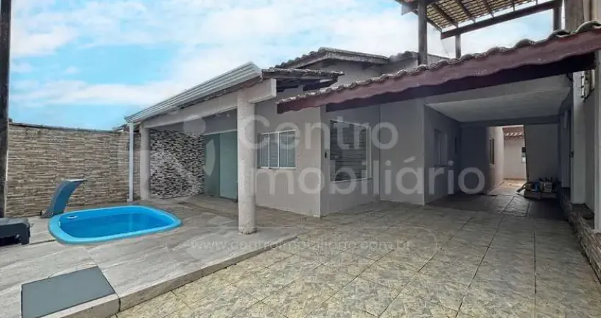 CASA à venda com piscina e 3 quartos em Peruíbe, no bairro Estancia Sao Jose