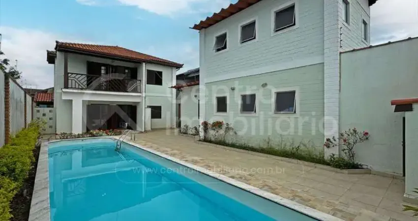 CASA à venda com piscina e 4 quartos em Peruíbe, no bairro Jardim Três Marias