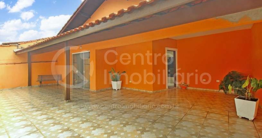 CASA à venda com 2 quartos em Peruíbe, no bairro Jardim Peruibe