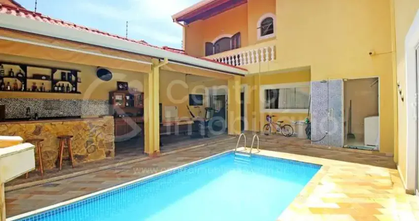 CASA à venda com piscina e 3 quartos em Peruíbe, no bairro Belmira Novaes