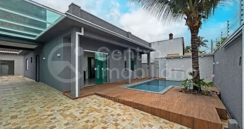 Casa à venda com piscina e 3 quartos em peruíbe, no bairro balneario arpoador