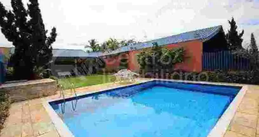 Casa à venda com piscina e 3 quartos em peruíbe, no bairro parque balneario oasis