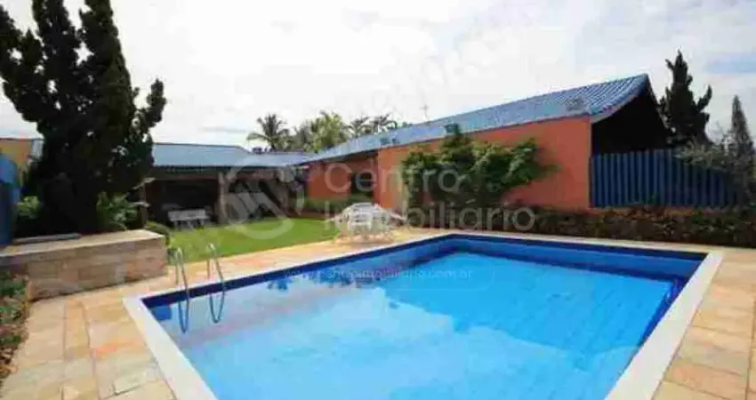 CASA à venda com piscina e 3 quartos em Peruíbe, no bairro Parque Balneario Oasis