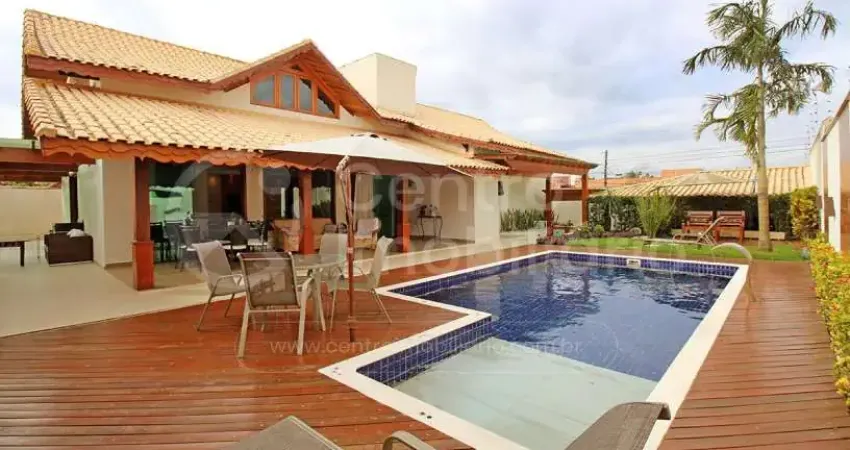 Casa à venda com piscina e 4 quartos em peruíbe, no bairro stella maris