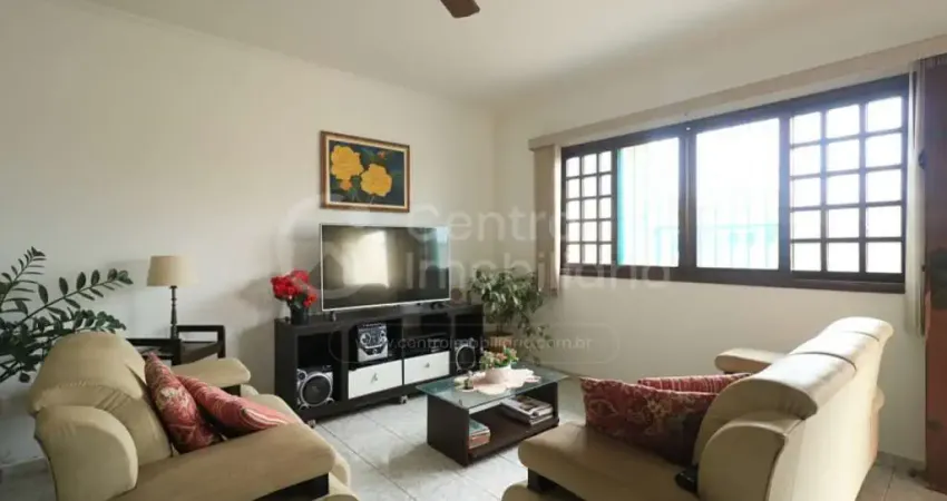 CASA à venda com 3 quartos em Peruíbe, no bairro Balneario Sao Joao Batista