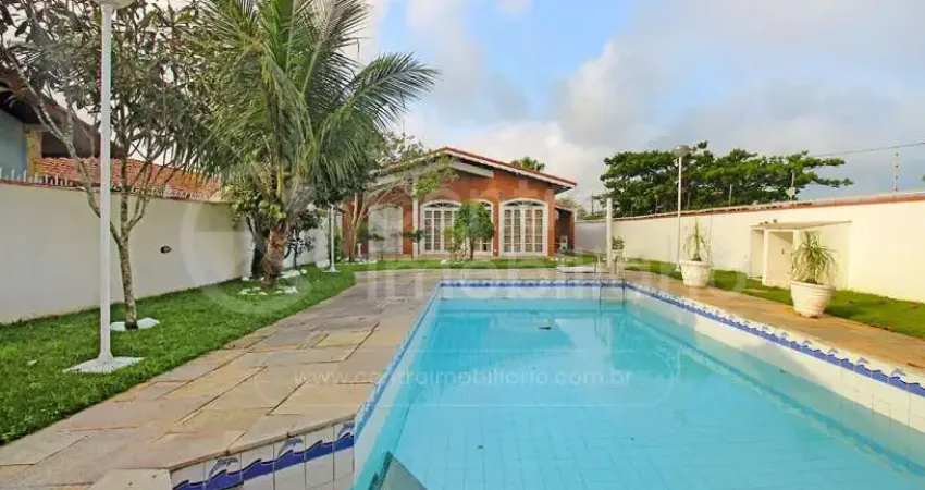 CASA à venda com piscina e 3 quartos em Peruíbe, no bairro Parque Balneario Oasis