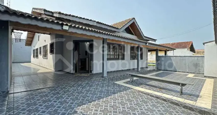 CASA à venda com piscina e 4 quartos em Peruíbe, no bairro Estancia Balnearia Convento Velho
