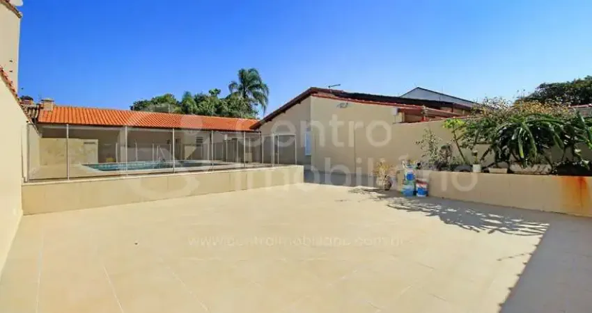 Casa à venda com piscina e 3 quartos em peruíbe, no bairro balneário casa blanca